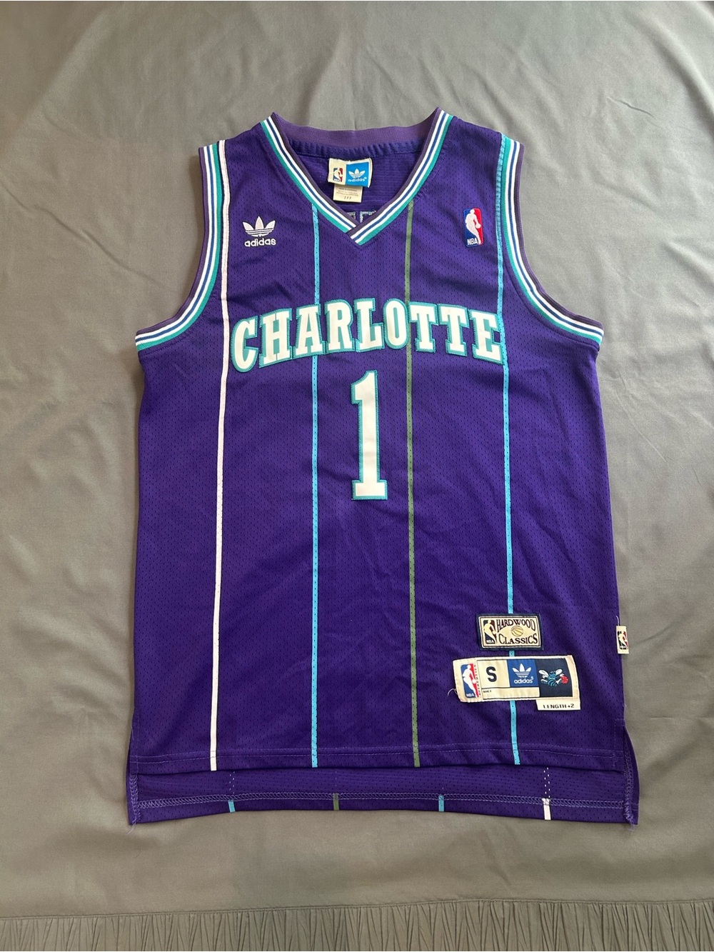 Adidas Hardwood Classics / NBA / Charlotte Hornets / Mugsey Bogues Jersey